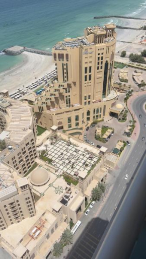 Ft 22 R1 Luxury Room attach bath Seaview Beach access Ajman غرفة فاخرة مع إطلالة على البحر وإمكانية الوصول إلى الشاطئ
